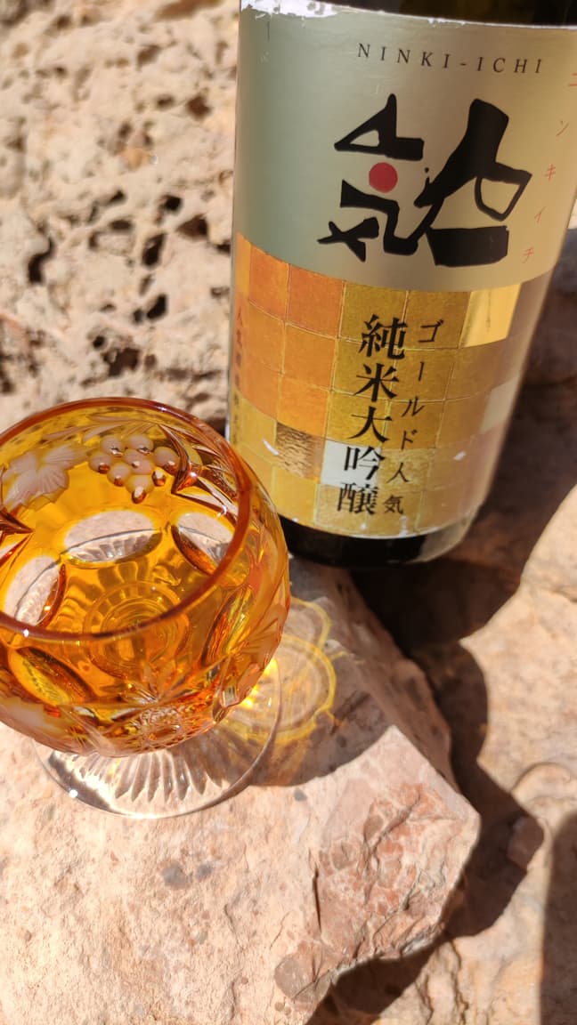 bottle of sake ninki ichi gold